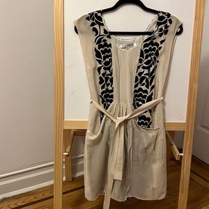 Diane von FURTSENBERG silk with floral pattern Size4 beige and black w/belt